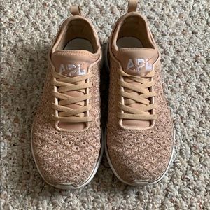 APL techloom plantom propelium  in rose gold